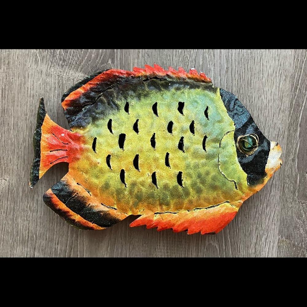 Sparkly Metal Tropical Fish Wall Hanging w Marble‎ Eyes